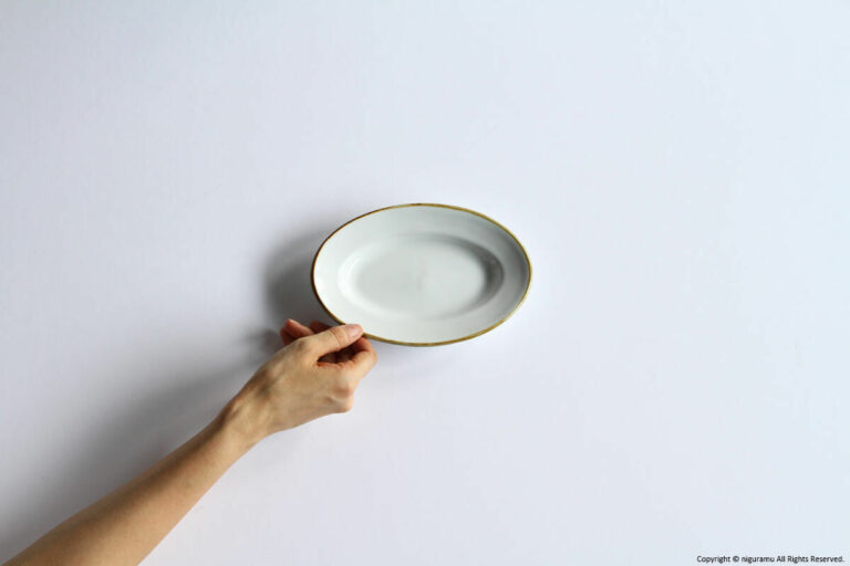 View "tough oval plate S / white" from above.