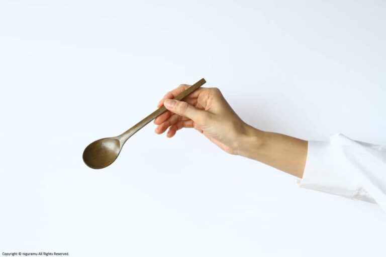 Hold "Wooden Korean spoon / Urushi-Beige"