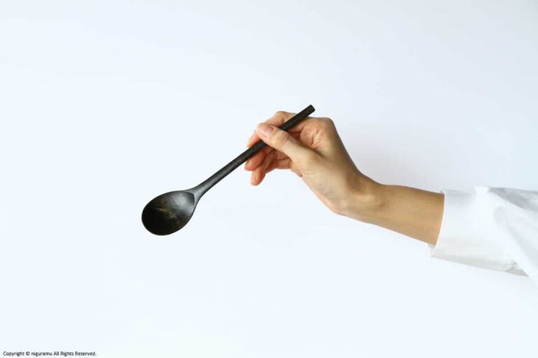 Hold "Wooden Korean spoon / Urushi-Black"