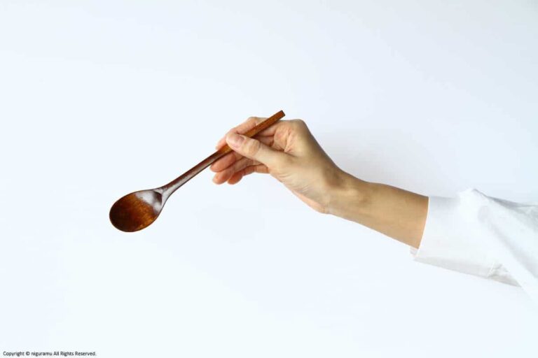 Hold "Wooden Korean spoon / Urushi-Brown"