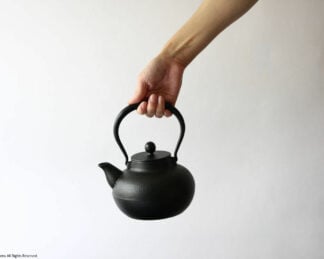 Iron kettle TETSUBIN, Komaru - Image 4