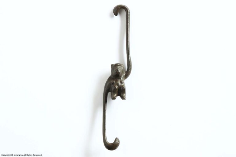 Monkey hook, Large