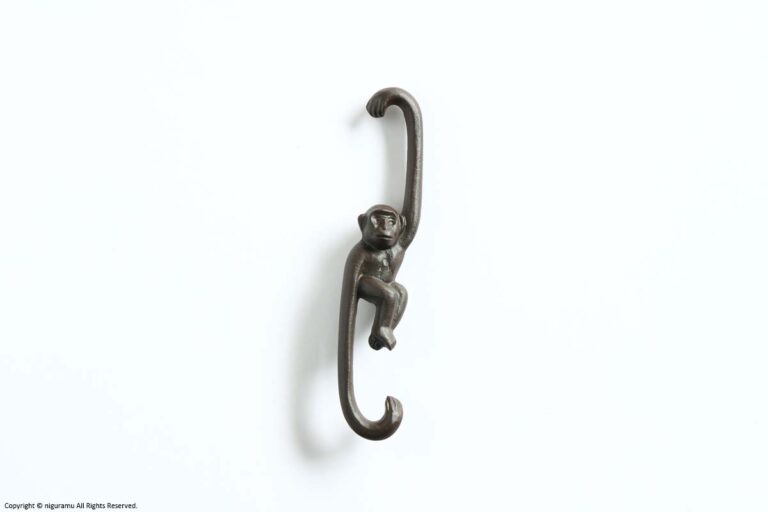 Monkey hook, Medium