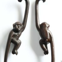 Monkey hook, Medium