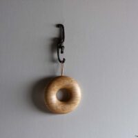 Monkey hook, Medium