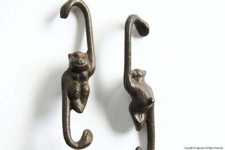 Monkey hook, Small