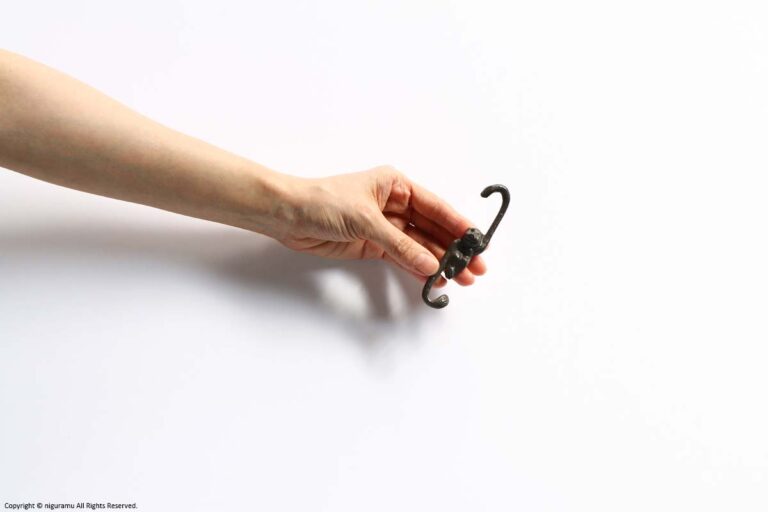 Monkey hook, Small