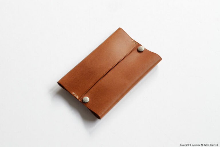 Pocket tissue case / brown