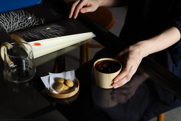 Image of "Kami glass FREE" in use.