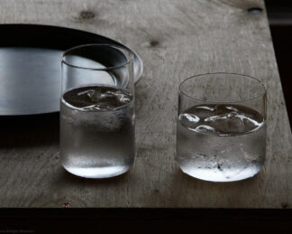 ANDO'S glass