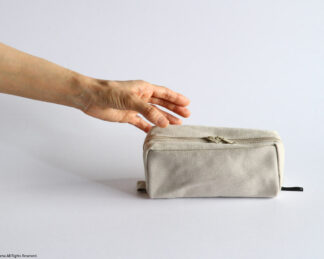 JOBU, BLOCK-POUCH M / 灰白(カイハク)