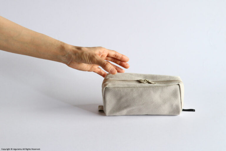 JOBU, BLOCK-POUCH M / kaihaku (gray beige)