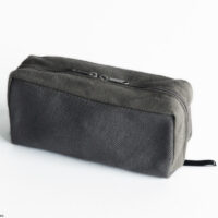 JOBU, BLOCK-POUCH M / sumikon (dark gray)