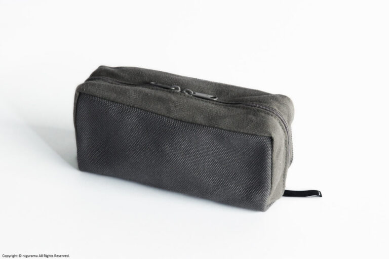 JOBU, BLOCK-POUCH M / sumikon (dark gray)