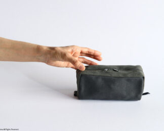 JOBU, BLOCK-POUCH M / 墨紺(スミコン)
