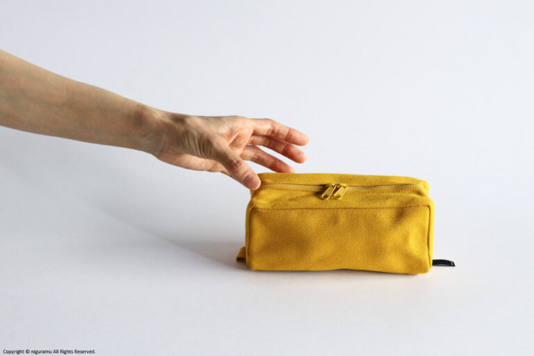 JOBU, BLOCK-POUCH M / karashi (yellow)