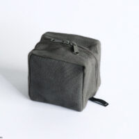 JOBU, BLOCK-POUCH S / sumikon (dark gray)