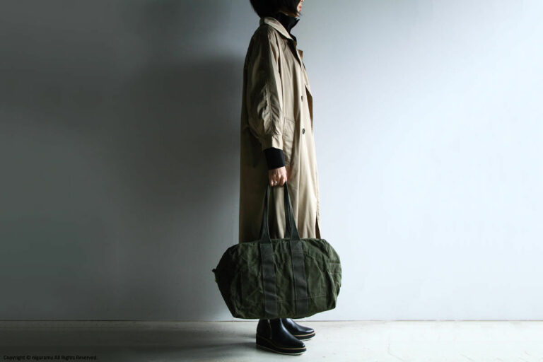 「HEAD HONCHO, Small / Olive Drab」使用イメージ（手に持って）