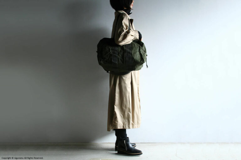 「HEAD HONCHO, Small / Olive Drab」使用イメージ（肩にかけて）