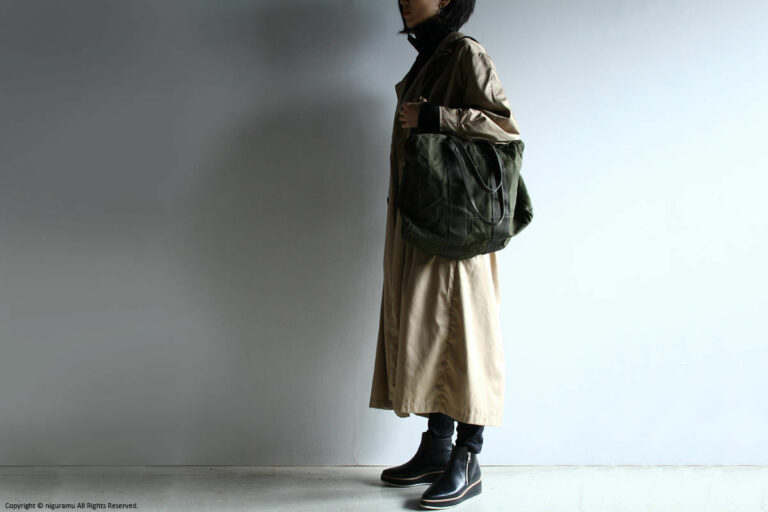 「HEAD HONCHO, Small / Olive Drab」使用イメージ（ストラップ斜め掛け・横）