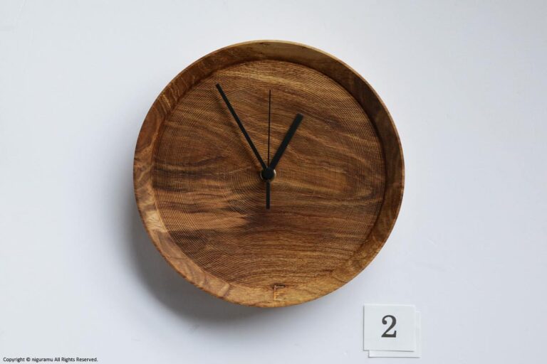 Wormy wood Wall clock, round (No.02)