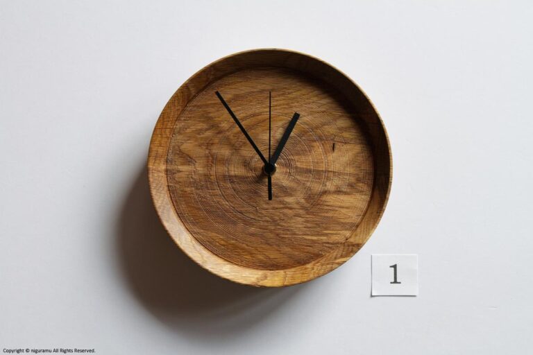 Wormy wood Wall clock, round (No.01)