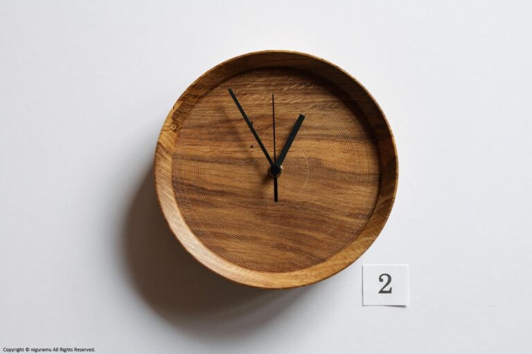 Wormy wood Wall clock, round (No.02)