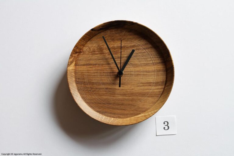 Wormy wood Wall clock, round (No.03)