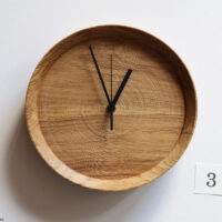 虫喰いの壁掛け時計, 丸 (No.03)