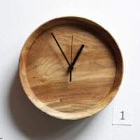 虫喰いの壁掛け時計, 丸 (No.01)