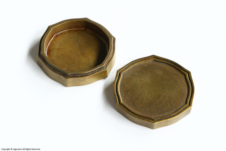 Brass small box, Hexagon / dyed gold