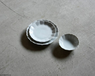 KataKutani KIKU plates / Crackle glaze