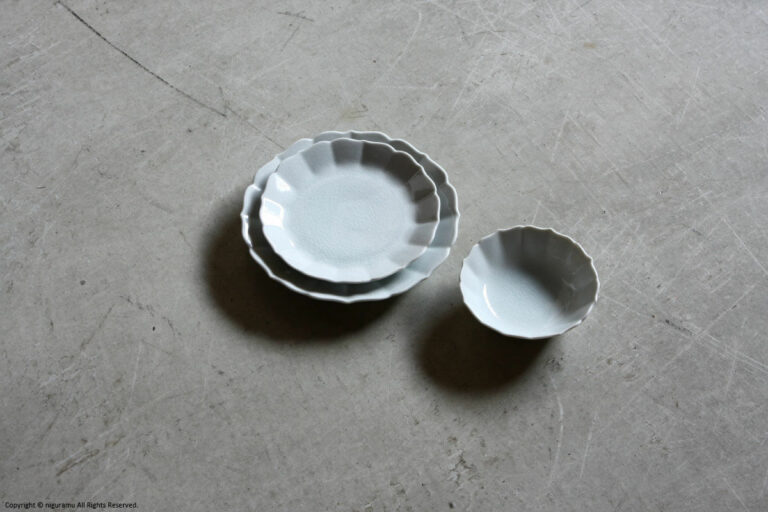 KataKutani KIKU plates / Crackle glaze