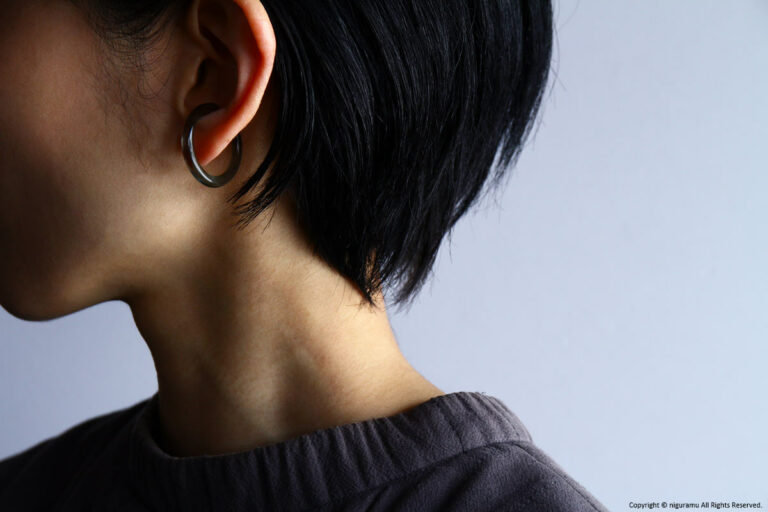 ear-cuff FLATSHAPES, S circle / BK