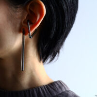 「stick_straight earring」と「ear-cuff FLATSHAPES, S triangle」の組み合わせ