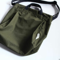 「2way tote / カーキ」斜めから