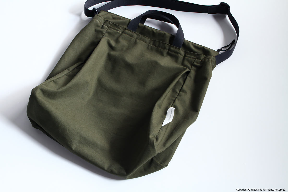 「2way tote / カーキ」斜めから