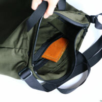 「2way tote / カーキ」内部ポケット