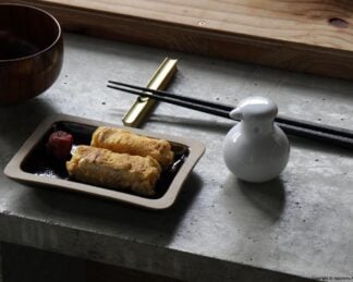 LITTLE BIRDY soy sauce bottle / white porcelain