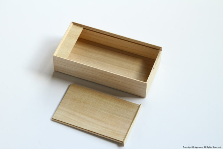 「tissue Box&Tray / natural」上蓋をとる