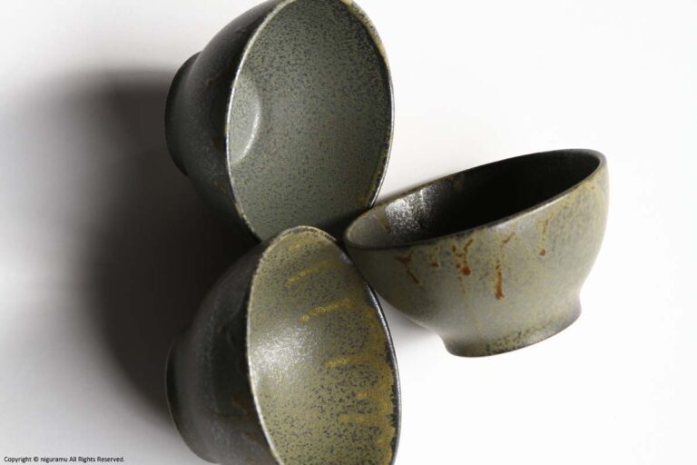 Difference in color of glaze olive.