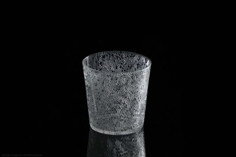 Small glass , mebuku