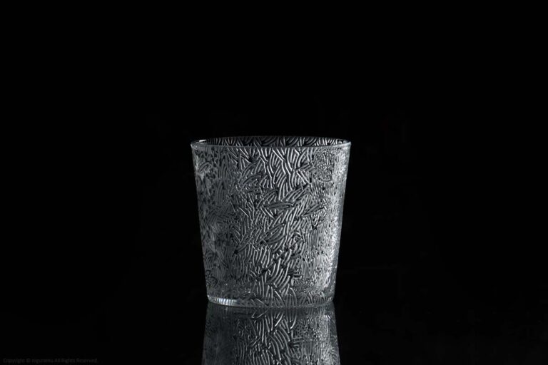 Small glass , mebuku