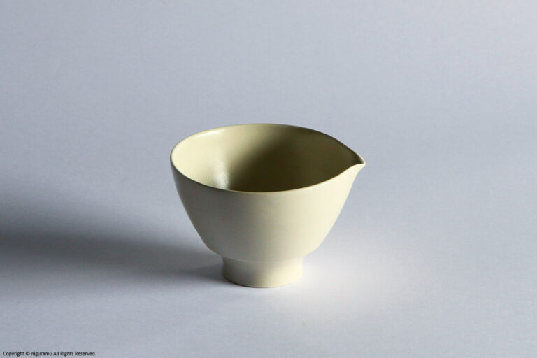 Une, Spout bowl M