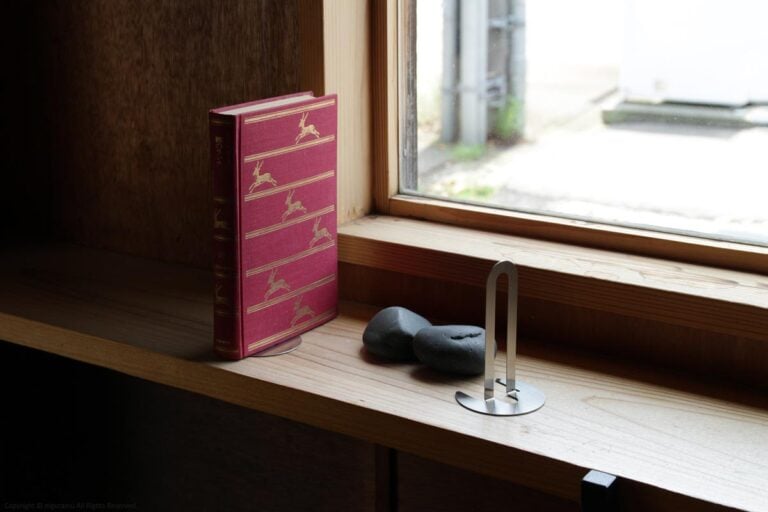 ADACHIDOUG-TEN, Book end