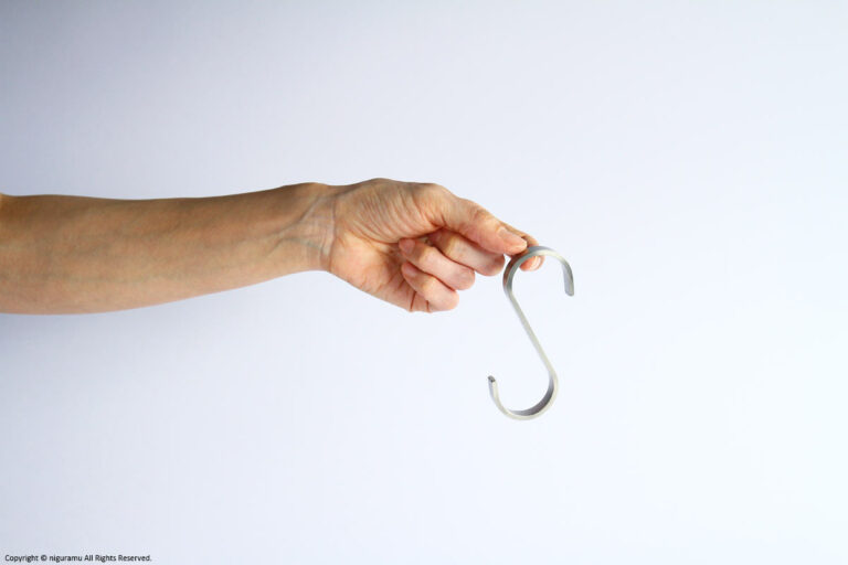 ADACHIDOUGU-TEN, S-shaped hook