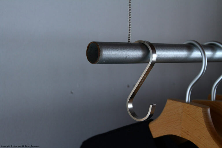 ADACHIDOUGU-TEN, S-shaped hook