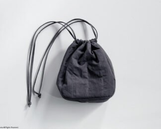 Round pouch, cotton linen quilt / charcoal gray