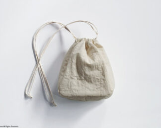 Round pouch, cotton linen quilt / ivory