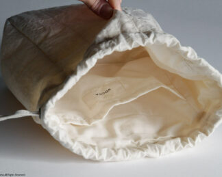 Round pouch, cotton linen quilt / ivory